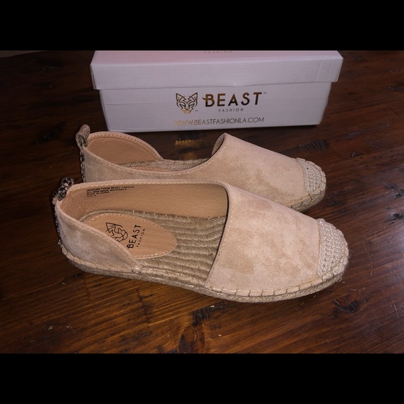 Taupe Beast Fashion Nova flats - Picture 4 of 7